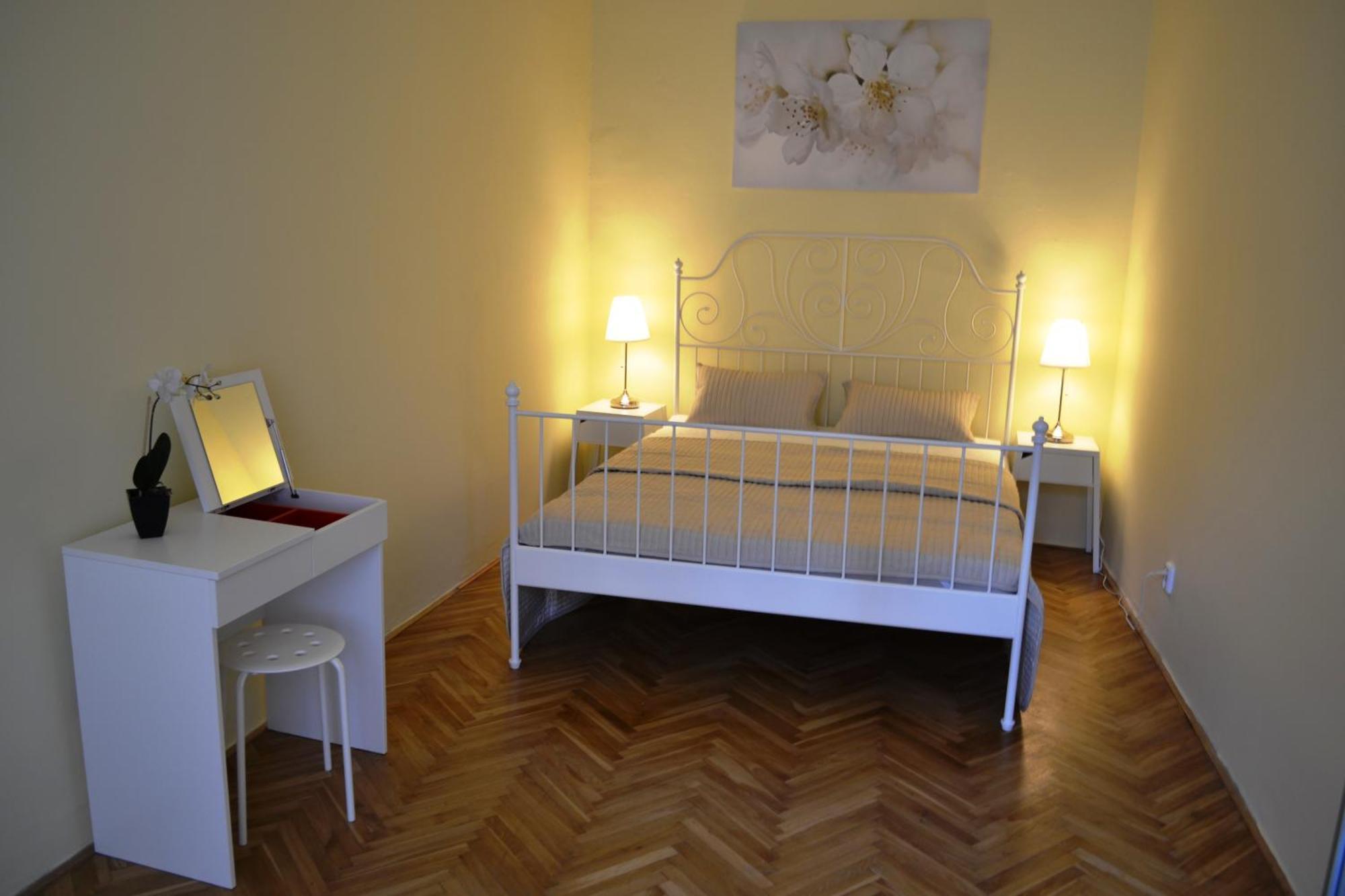 Sunflower 2Bdr Flat By Ruterra Praga Exterior foto